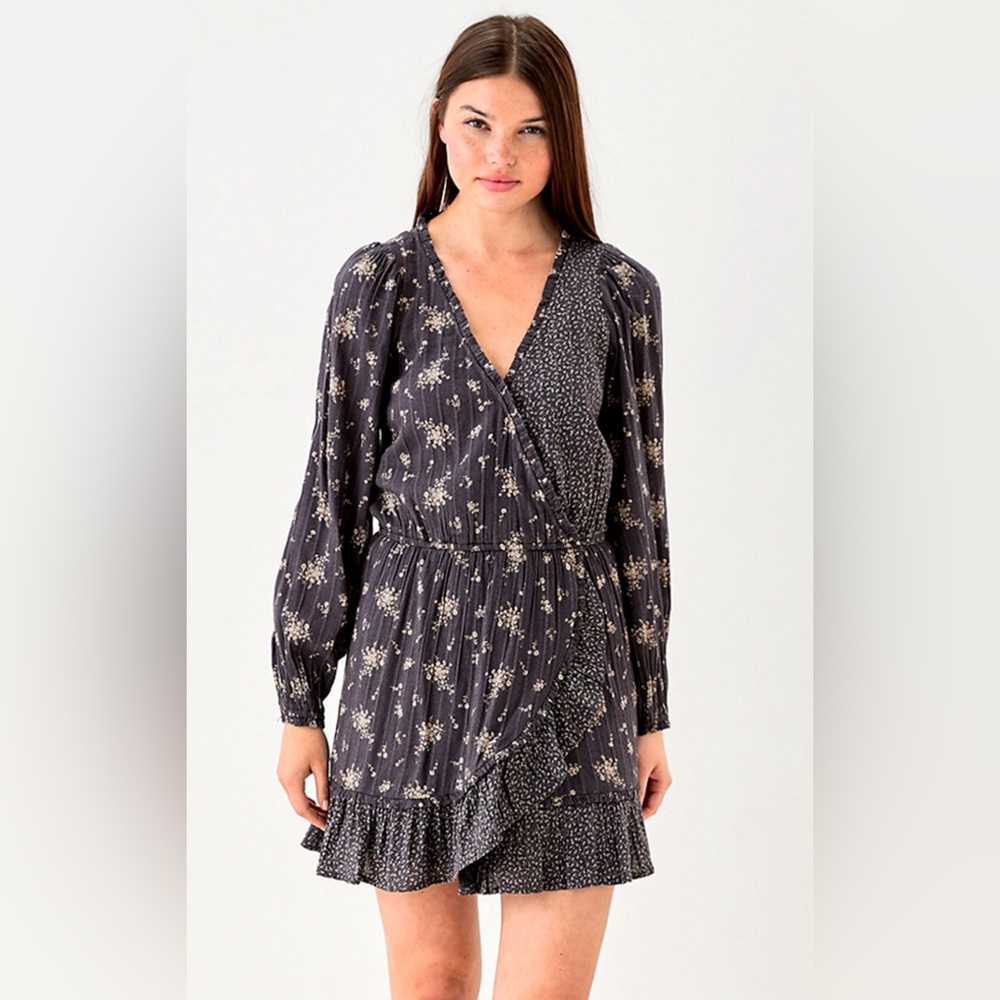 American Eagle floral wrap dress, knee length size: XL